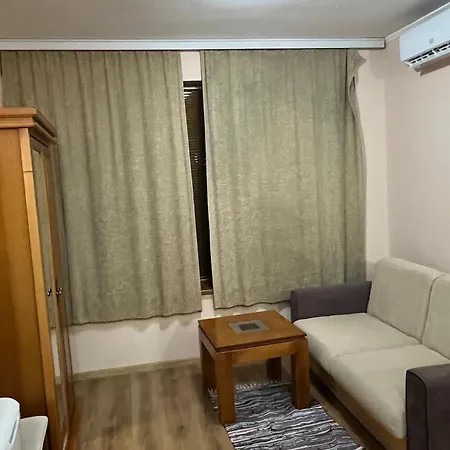 Spacious At Gondola! Fast Wifi, Washer, Ac, Balcony, Quiet Apartment *