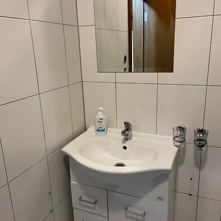 Apartment Spacious At Gondola! Fast Wifi, Washer, Ac, Balcony, Quiet *